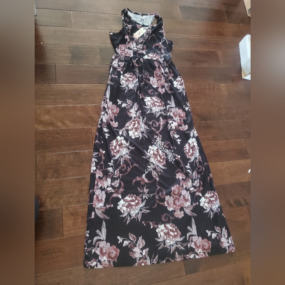 Maxi dress size Medium women's in black cream and brown flowers New with tags